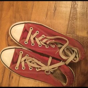 Maroon converse